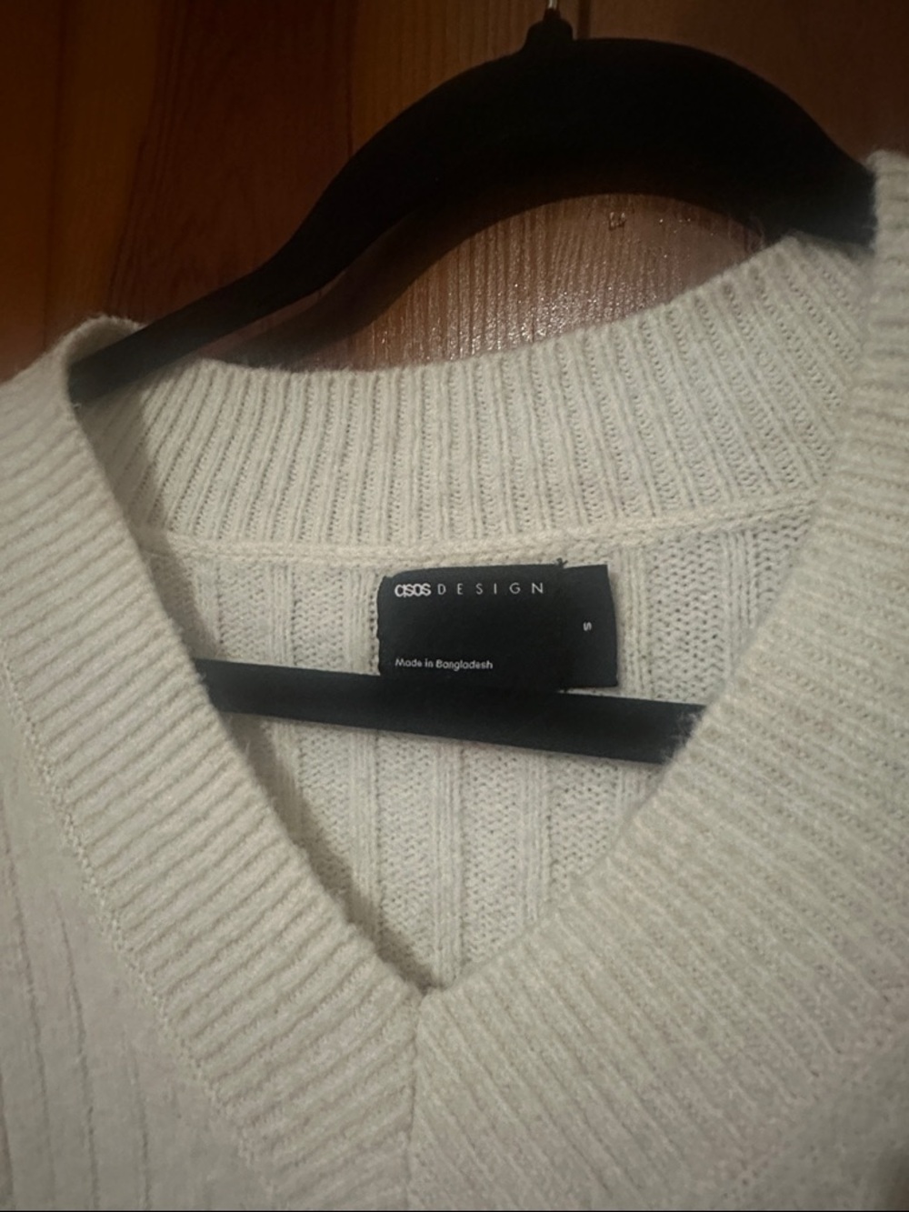 ASOS Cream Ribbed V-Neck Sweater - Picture 2 of 4